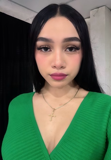 Mía, a woman from Venezuela